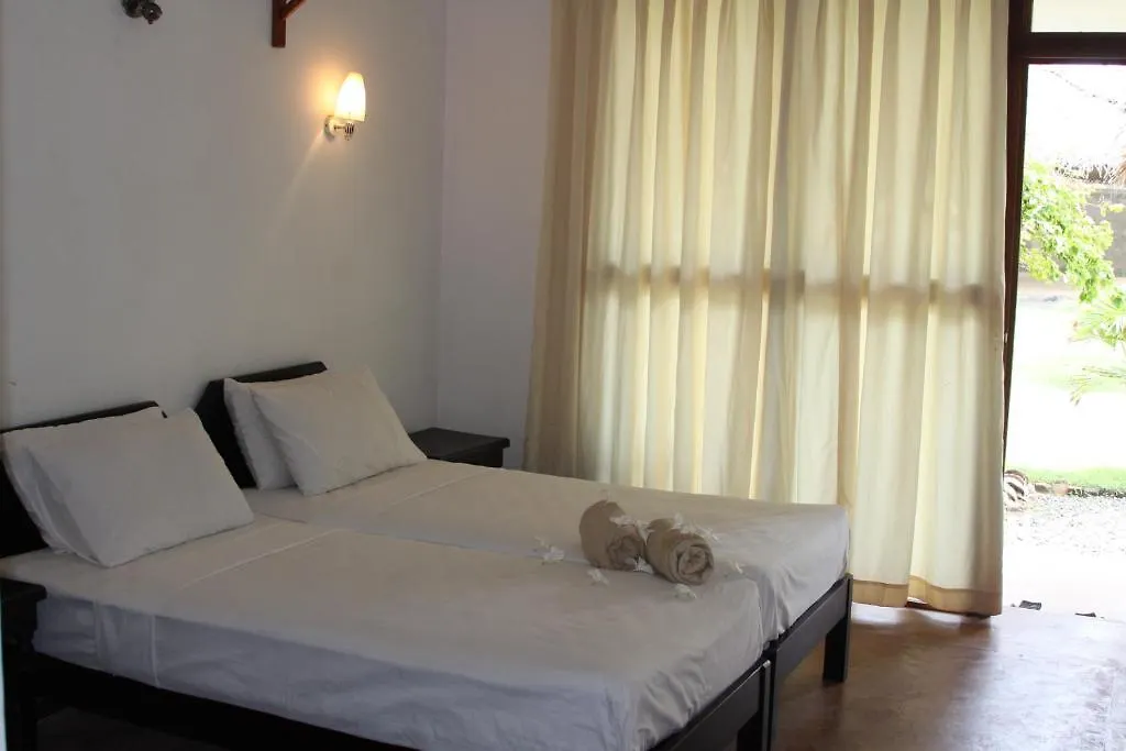 Ceylonica Beach Hotel Negombo Bed & Breakfast
