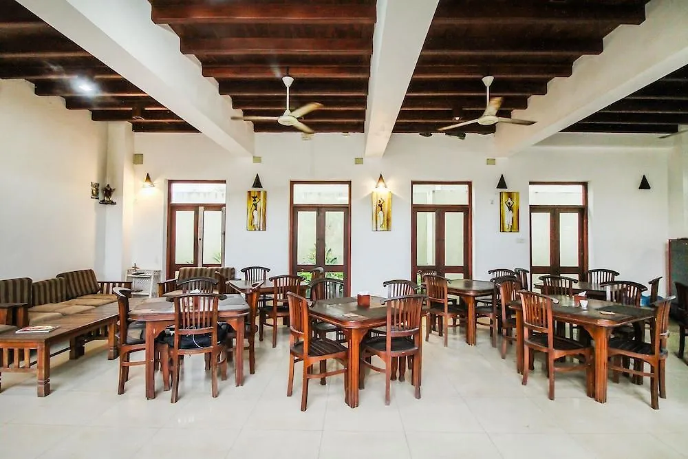 Ceylonica Beach Hotel Negombo 2*,